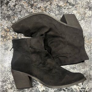Size 10 women’s Not Rated Salta booties
